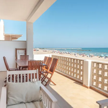 On The Beachfront Apartment